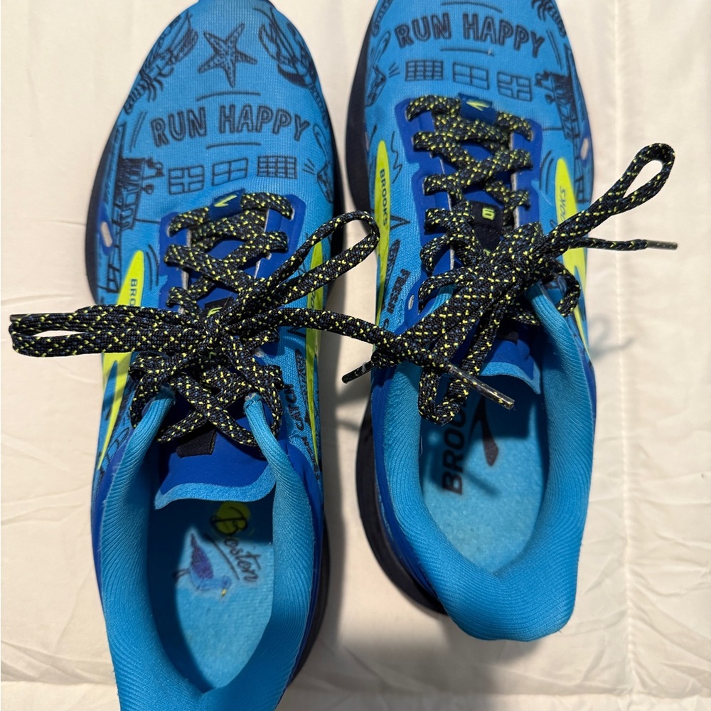 Brooks Launch Women’s Boston Sneakers